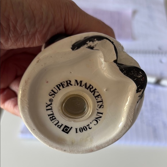 Festive Santa and Mrs. Claus Figurine Set - Red and White - Picture 4 of 4